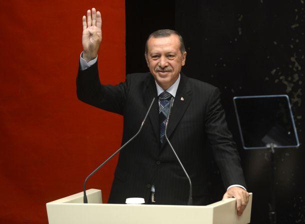 Erdogan v Sarajevu ob strogih varnostnih ukrepih naprej k Izetbegoviću
