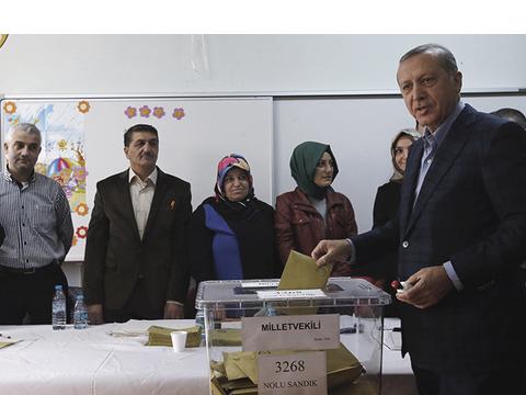 Smrtni žrtvi v izgredih pred volišči na jugovzhodu Turčije