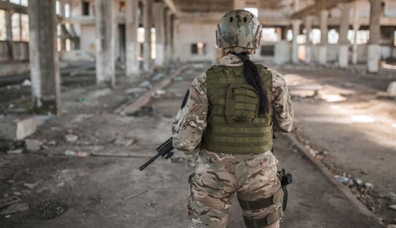 Estoniji zmanjkuje moških za vpoklic: Ženske bodo morale obleči uniforme