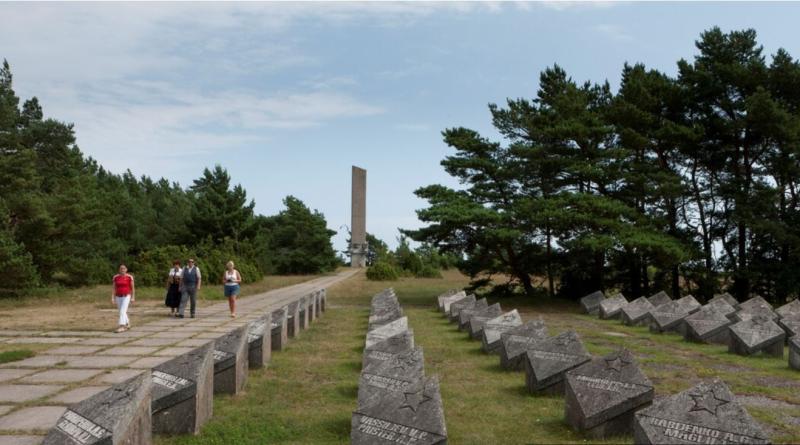 Spravljajo se celo na mrtve: Estonija začela odstranjevati grobove padlih sovjetskih vojakov