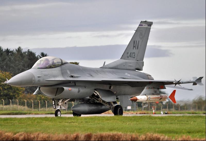 »Kako je Slovenija 'suverena' je bilo jasno, ko je na letališče Portorož priletel ameriški F16 brez našega dovoljenja«