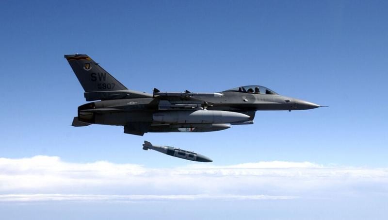 Trump nadaljuje tam, kjer je končal Biden: ZDA odobrile »podporni paket« za letala F-16 za Ukrajino