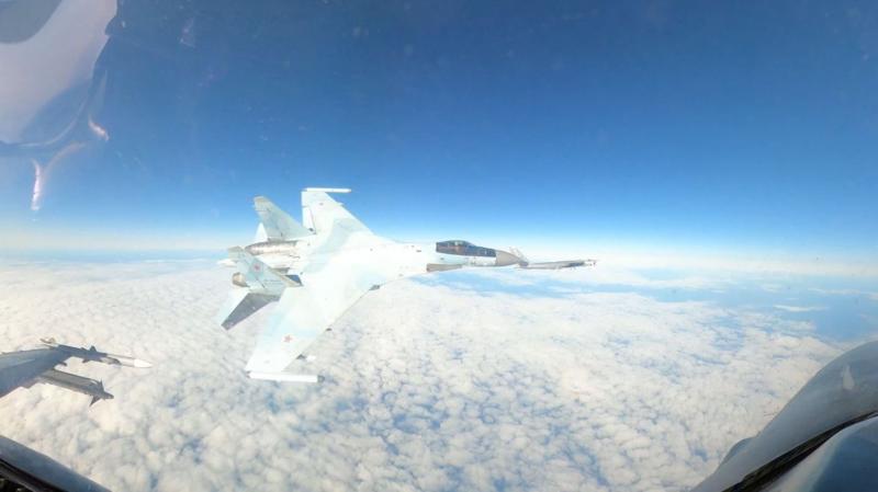 Ameriške pilote prestrašil ruski »Suhoj« pri Aljaski (VIDEO)