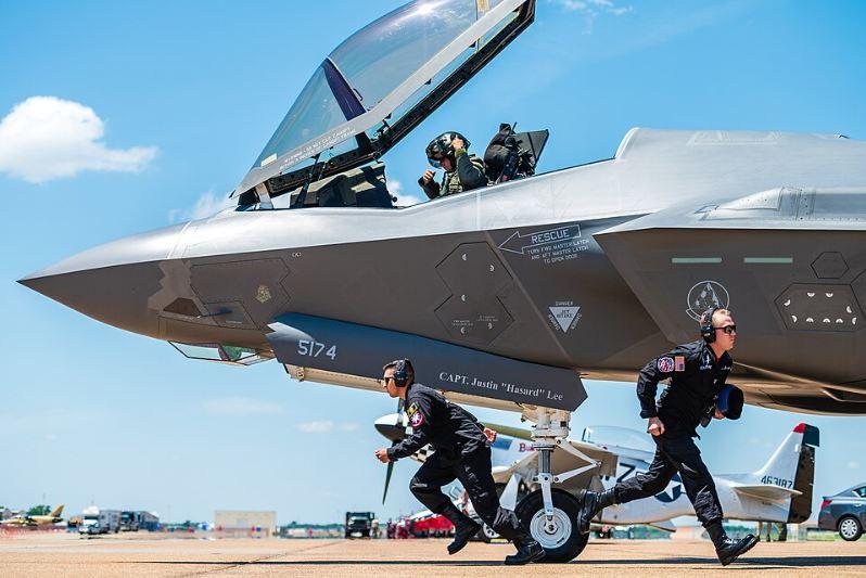 ZDA v boj proti Iranu z »zarjavelimi« lovci F-35C: Mit ali resnična težava?