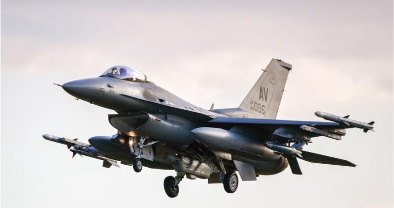 NATO: Ni odločitve o pošiljanju F-16 v Ukrajino