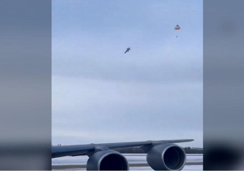 Padal kot kamen: Ameriški vojaški F-35 treščil na vzletno-pristajalno stezo in eksplodiral (VIDEO)