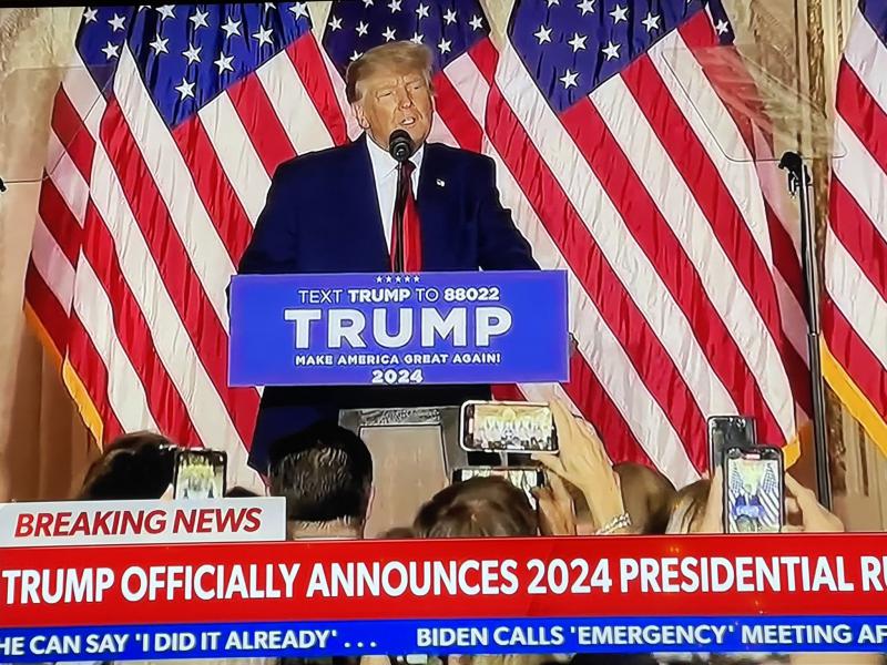 Trump napovedal kandidaturo za predsednika in zmago nad Bidnom, ki je »osramotil, ponižal in oslabil« ZDA