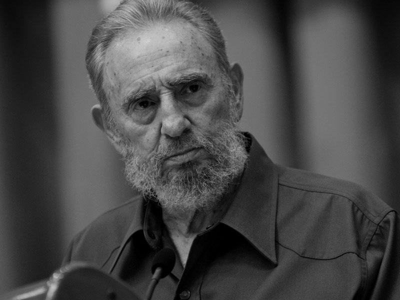 Umrl je Fidel Castro