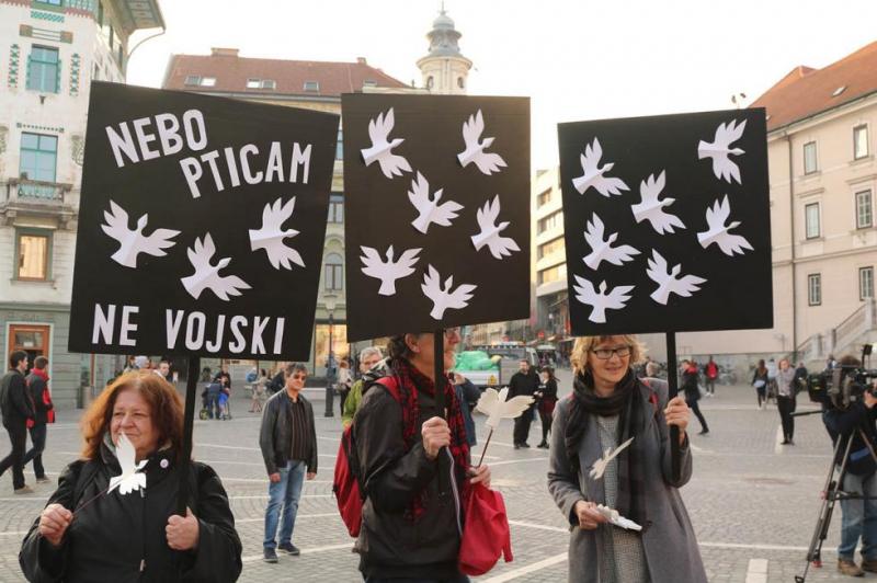 »Do miru in sodelovanja ne bomo prišli s slovenskimi vojaki na ruskih mejah«