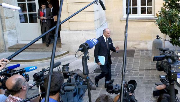Francoski in mednarodni mediji skupaj proti novicam, ki bi lahko vplivale na volitve v Franciji