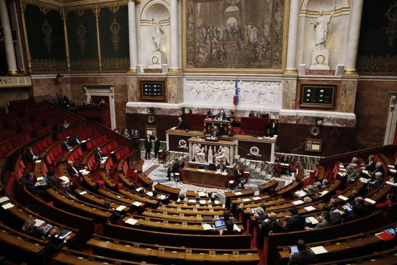 Nova francoska zakonodaja o varnosti bo omogočala zaprtje tistih krajev, ki naj bi vzpodbujali k ekstremizmu