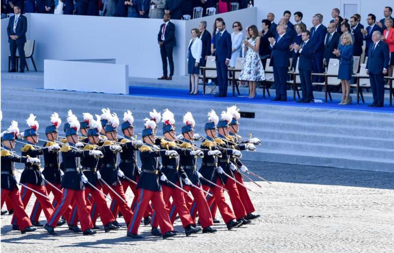 Najmanj 800 evrov: Macron podrobno opisal novo prostovoljno služenje vojaškega roka v Franciji