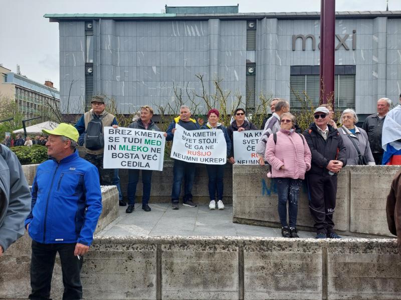 Slovenski kmetje, vaški posebneži v EU: Drugje protestirajo zaradi sankcij in poceni ukrajinskega žita, v Sloveniji molčijo