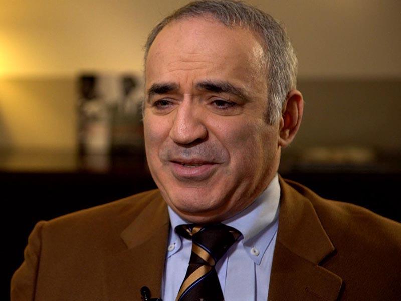 Ruski šahovski velemojster Gari Kasparov prekinja upokojitev
