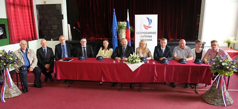 Alojz Kovšca predstavil kandidate