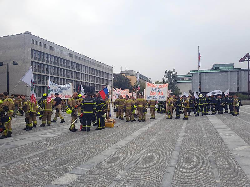 Vlada ne da 150 tisočakov evrov za plače gasilcev