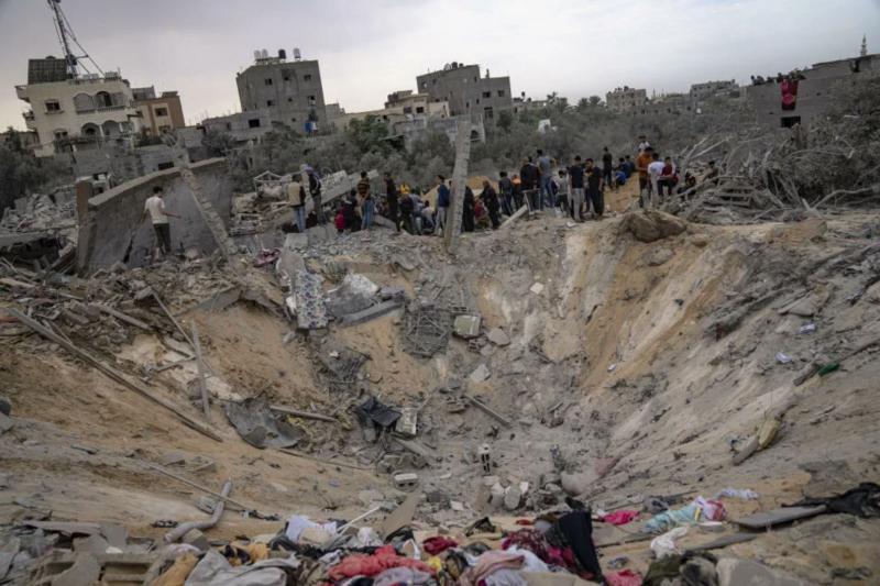 Izrael nadaljuje z genocidom v Gazi, stotine Židov, Palestincev in drugih poskuša ustvariti živi ščit