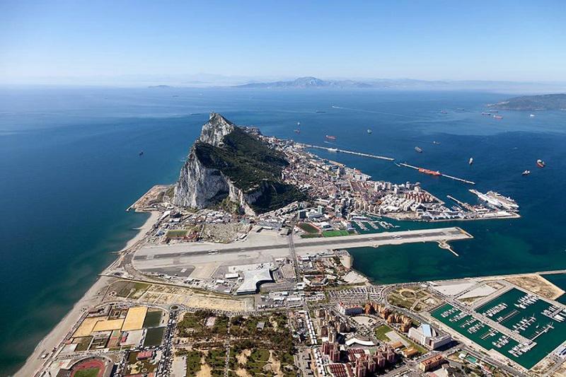 Manj, ne več britanske suverenosti: po grožnji z blokado meje Španija in Velika Britanija dosegli dogovor o Gibraltarju