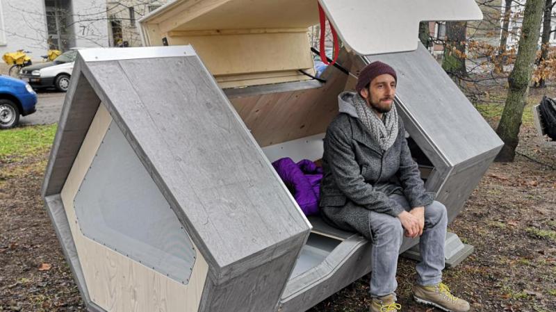 Nova ideja: brezdomce pred zimo varujejo posebna »gnezda«