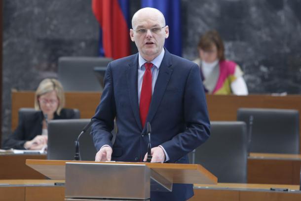 Klemenčič uspešno prestal glasovanje o interpelaciji