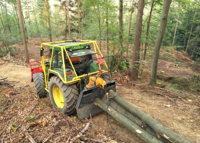 Državno gozdarsko podjetje zanetilo vojno za hlodovino