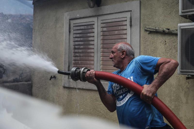 Grčijo po požarih prizadele poplave