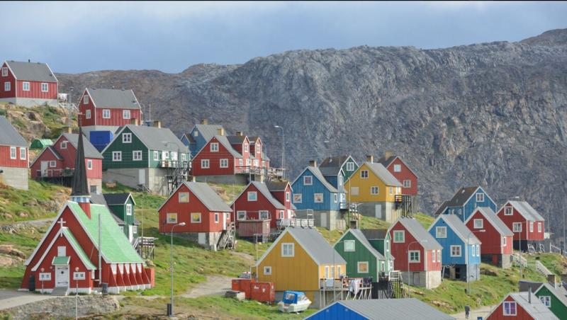 Medinski objavil izrezek iz sovjetskega časnika iz 1948: Ne spreminja se človek, samo modeli »iPhone«