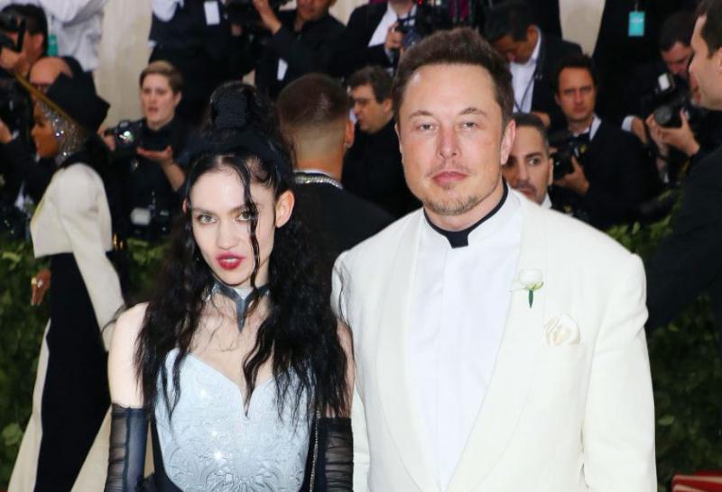 Elon Musk in Grimes sta se po treh letih ločila: »Na pol sva ločena, a se še vedno ljubiva«