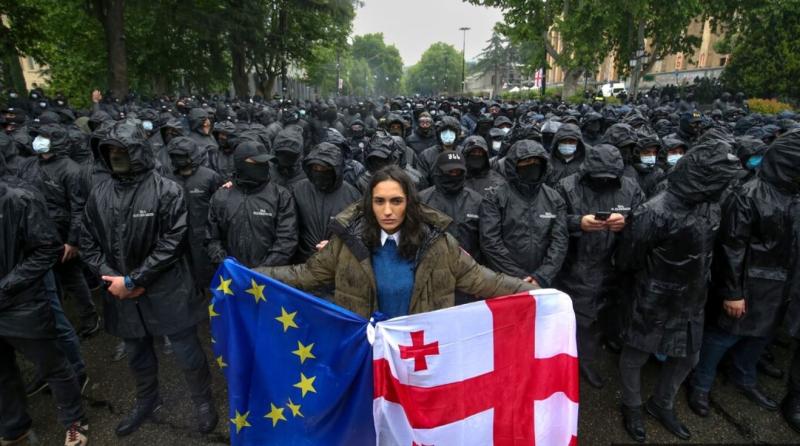 EU in ZDA napovedale »odgovor« na nov zakon v Gruziji: »Dobro bo, če ohranimo živo glavo!«