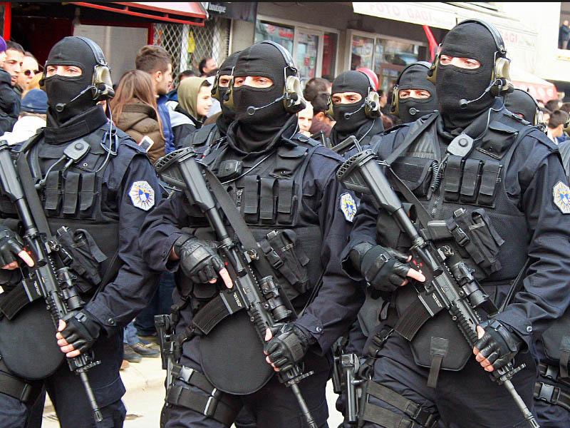 Policijska država: Nemška policija bi tajno preiskovala domove tistih, ki na spletu delijo »vsebino, ki ni iz osrednjih medijev«