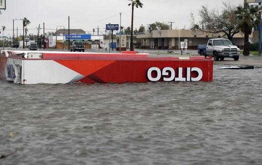 Orkan Harvey na uničujoči poti po Teksasu