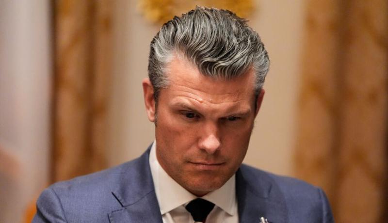 Naključje ali provokacija: Hegseth je na srečanju z Zelenskim nosil kravato v barvah ruske zastave