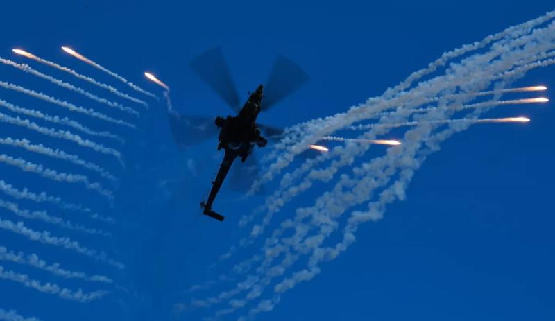 Nemoč Kijeva v regiji Kursk: Mi-28NM nad ukrajinsko vojsko in tehniko (VIDEO)