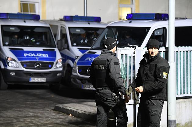 Nemška policija zaradi povezav z džihadisti aretirala dva Sirca in državljana BiH