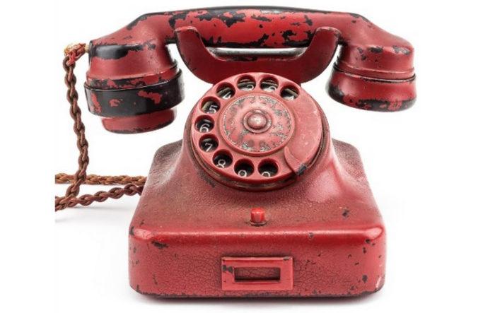 Hitlerjev telefon na dražbi prodali za 243.000 dolarjev