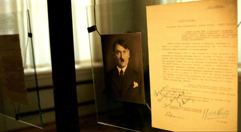 Posmrtni ostanki Adolfa Hitlerja so shranjeni ... v Moskvi?