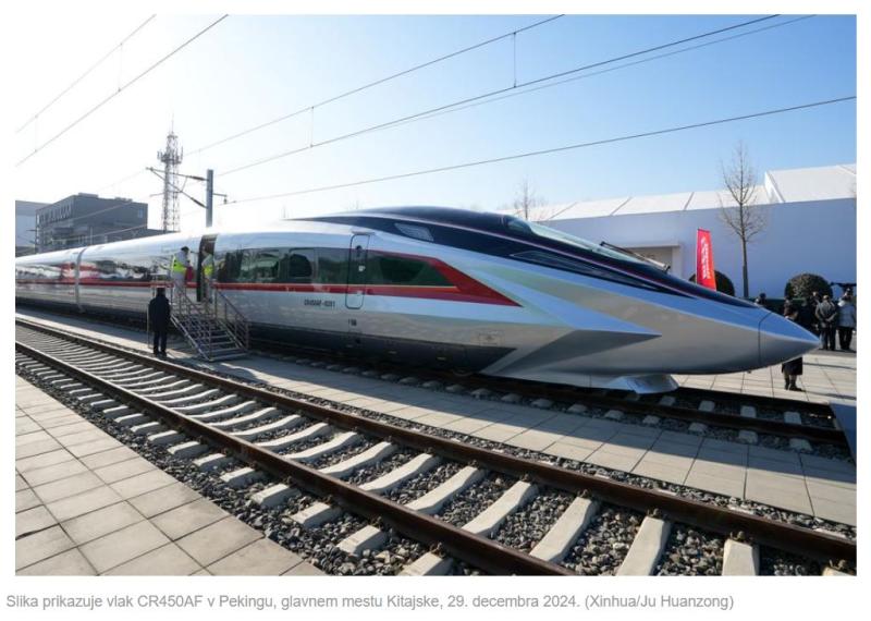 450 kilometrov na uro po železnici: Najhitrejši vlak za visoke hitrosti na svetu opravlja preskuse v Pekingu