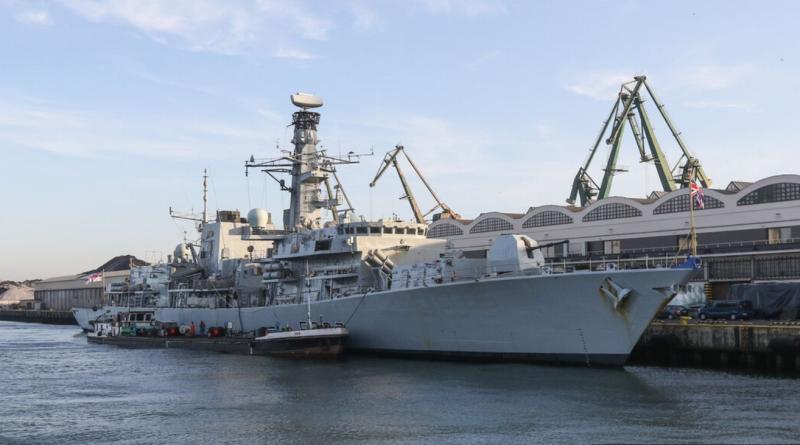 Muke britanske mornarice: Razgradili bodo mogočni vojaški ladji zaradi pomanjkanja mornarjev