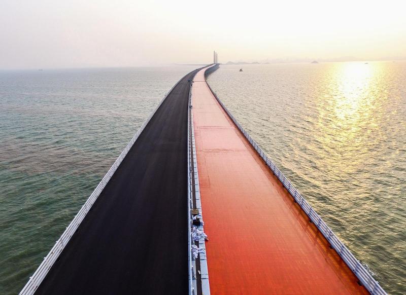Kitajski predsednik uradno odprl najdaljši morski most na svetu