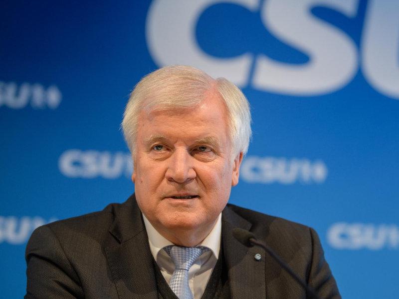 Seehofer bo sestopil s čela CSU 19. januarja 2019