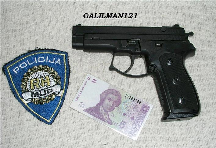 Hrvaški policist zastavil službeno pištolo