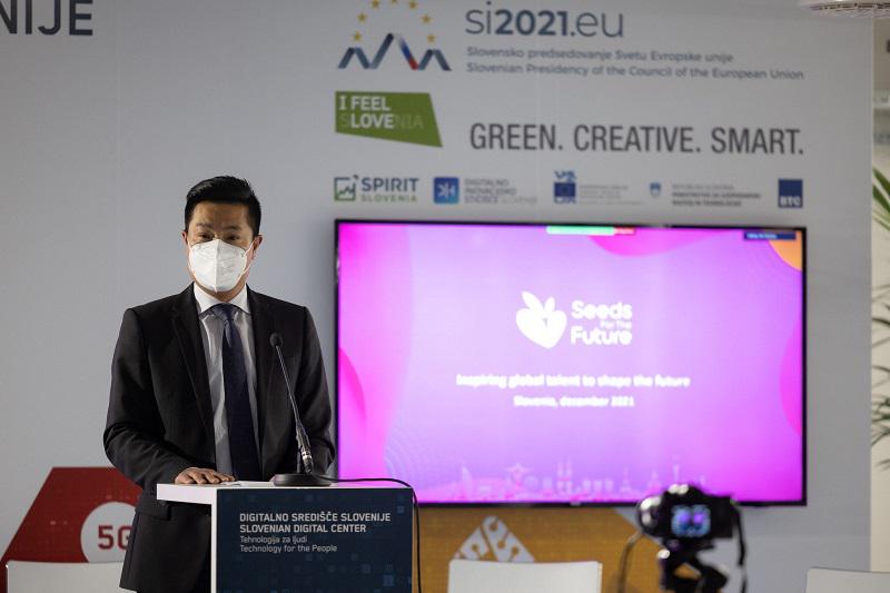 Huawei si v Sloveniji prizadeva izboljšati digitalne veščine mladih