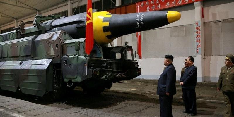 Severnokorejska raketa poletela in eksplodirala - v severnokorejskem mestu