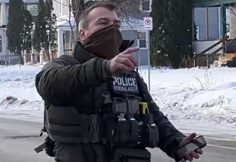 Ameriški agent hladnokrvno ustrelili žensko, izbruhnili protesti zoper nasilje agentov