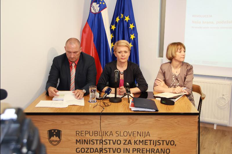 Ministrica Aleksandra Pivec: »Pri simulaciji niso sodelovali, ker je to matematični del, ki ga upravlja računalnik«