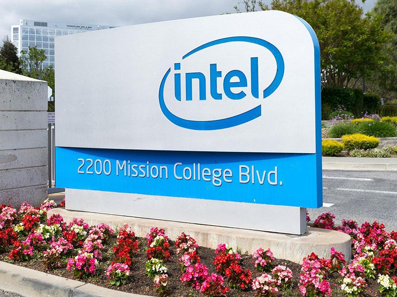 Intel presegel pričakovanja analitikov