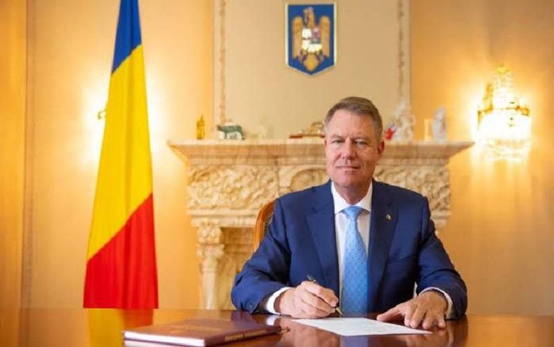 Romunski predsednik, ki mu je potekel mandat, odstopil s položaja, okradeni Georgescu pozdravil odstop