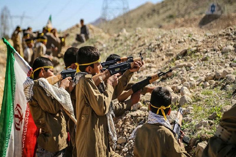 ZDA nad iranska podjetja zaradi financiranja otrok vojakov