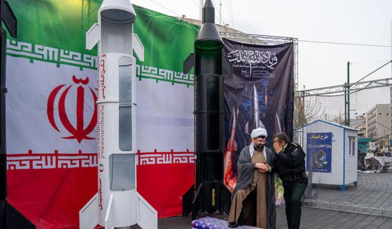 Iran ne pristaja na premirje, ampak le na popoln konec vojne: Pripravljeni smo na kopensko operacijo