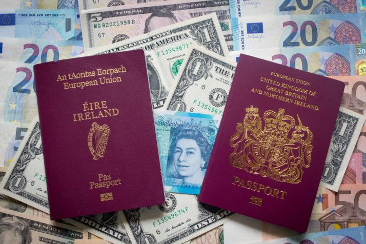 Povpraševanje Britancev po irskih potnih listih ne upada